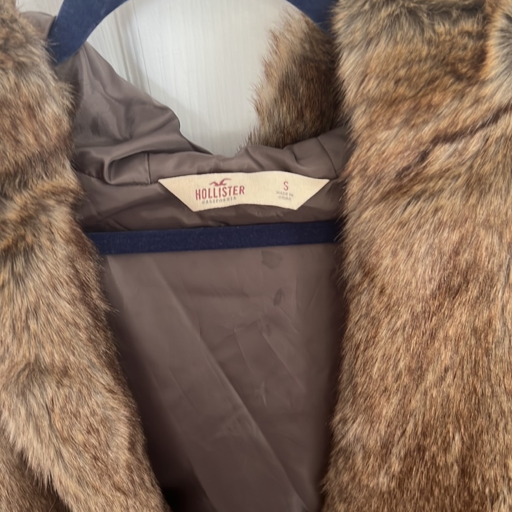 NWOT Faux Fur and Knit Vest - Picture 2 of 3
